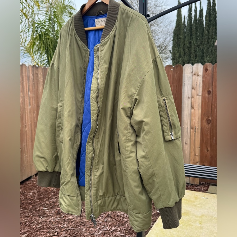 We The Free Becca Bomber Jacket size XL
-comfy and good style as oversize jacket